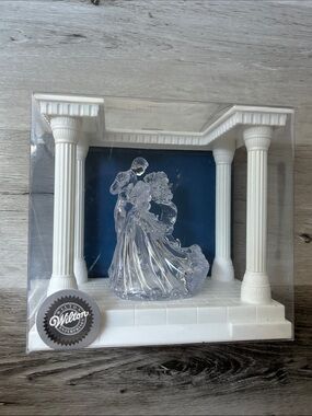 Wilton Bridal Wedding White columns and Clear Dancing Bride & Groom
